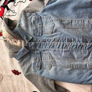 cute cozy jacket has fur inside size small